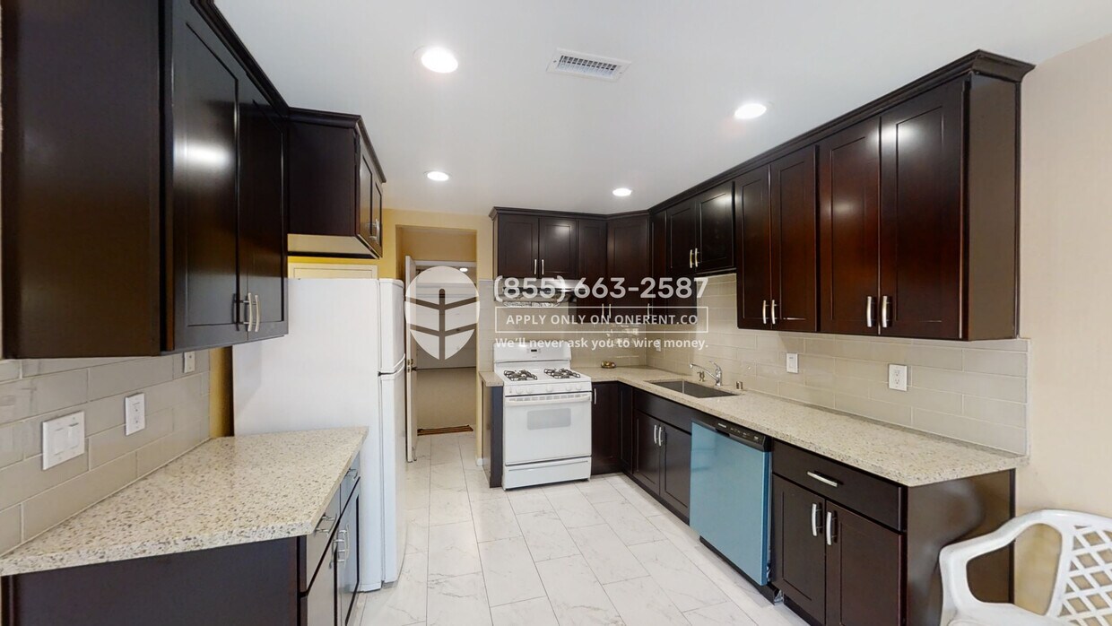 Primary Photo - 2401 Parkside Dr
