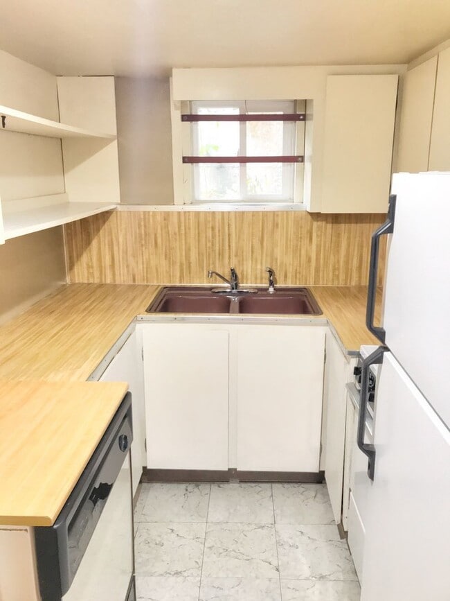 Building Photo - BREVM02