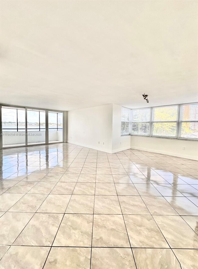 Foto del edificio - 1175 NE Miami Gardens Dr
