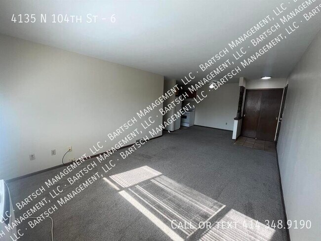 Foto del edificio - 4135 N 104th St