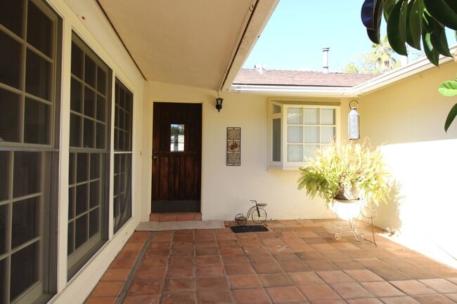Foto del edificio - 3 bd 2 ba, House With Pool (San Carlos 92119)