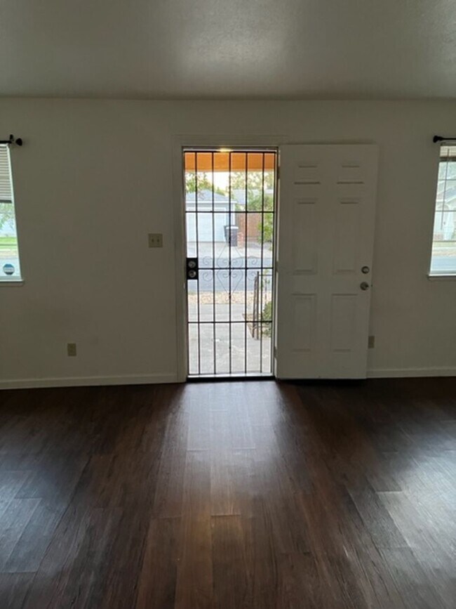 Foto del edificio - Single story 3 bedroom 2 bath home