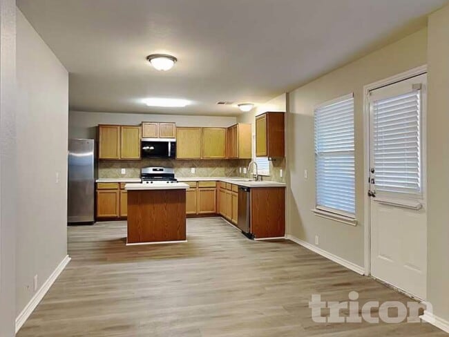 Foto del edificio - 15819 Hastings Park