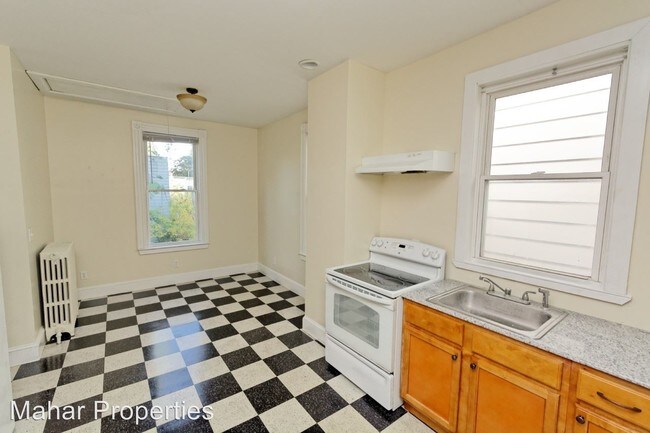 Building Photo - 4 br, 1 bath Apartment - 647 State St