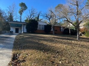 Building Photo - 3012 Pinewood Dr