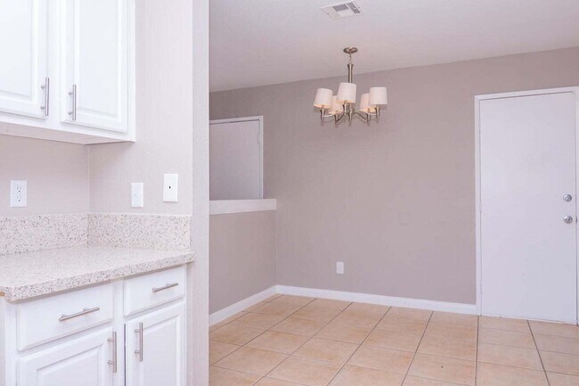 Foto del edificio - 39056 Dianron Road