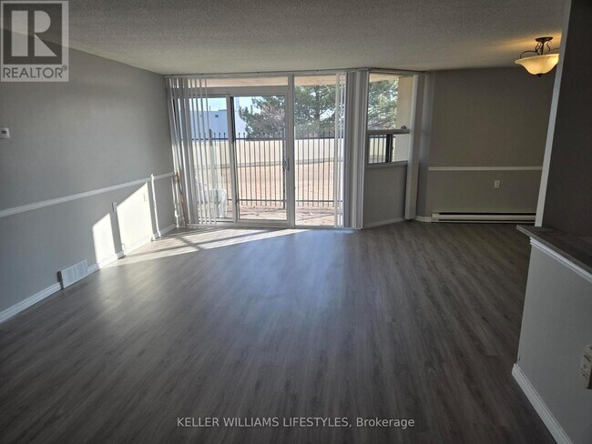 Photo du bâtiment - 323 Colborne St