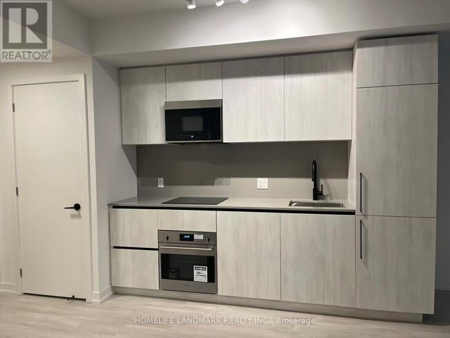 Building Photo - 35 Parliament St