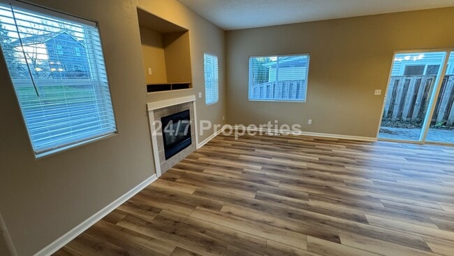 Building Photo - 3 BD I 2.5 BA Home - Fairview