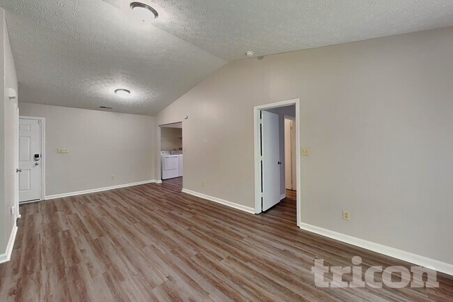 Foto del edificio - 7112 Spurrington Cir