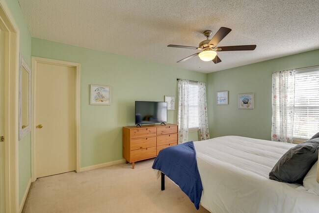 Foto del edificio - 140 Spanish Oak Dr