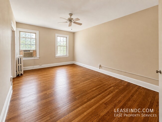 Foto del edificio - 5402 Connecticut Ave NW
