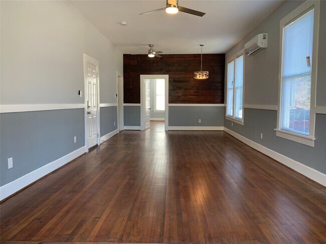 Foto del edificio - 19 Hyde Park Blvd