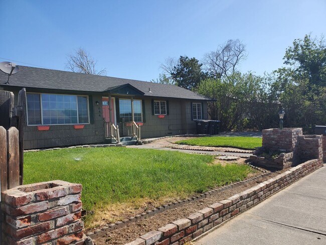 Foto del edificio - For Rent! Remodeled 3 bed 1 bath in knolls...