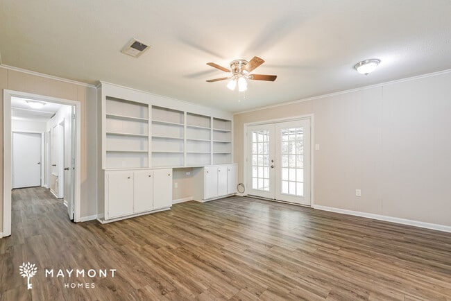 Building Photo - 463 Pemberton Dr