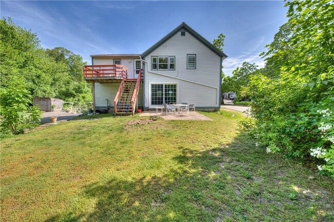 Building Photo - 535 Ten Rod Rd