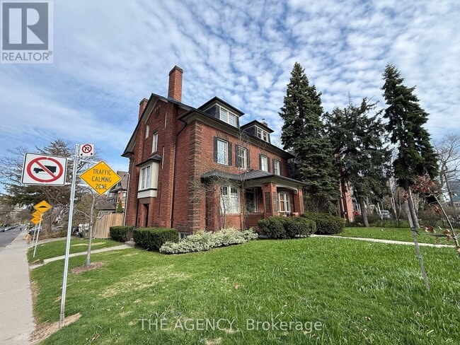Building Photo - 31 Oriole Pkwy