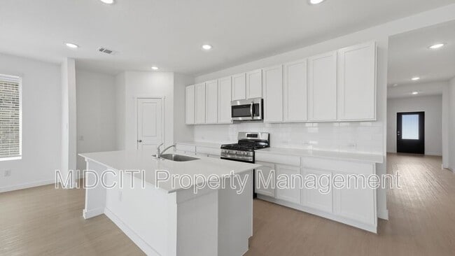 Building Photo - 8905 San Carlos