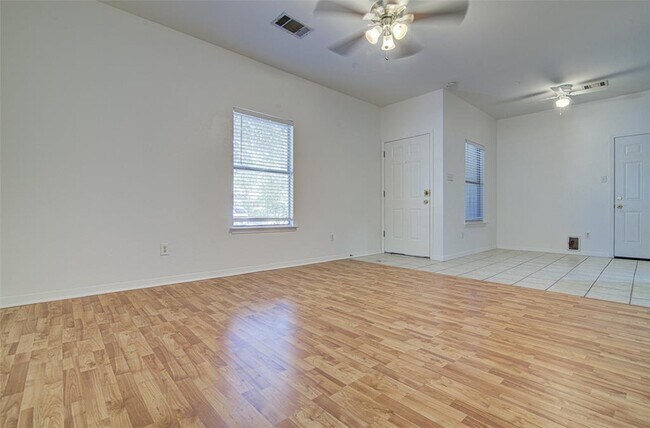Building Photo - 4605 Ribbecke Ave