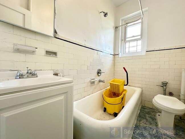 Building Photo - 4459 Matilda Ave