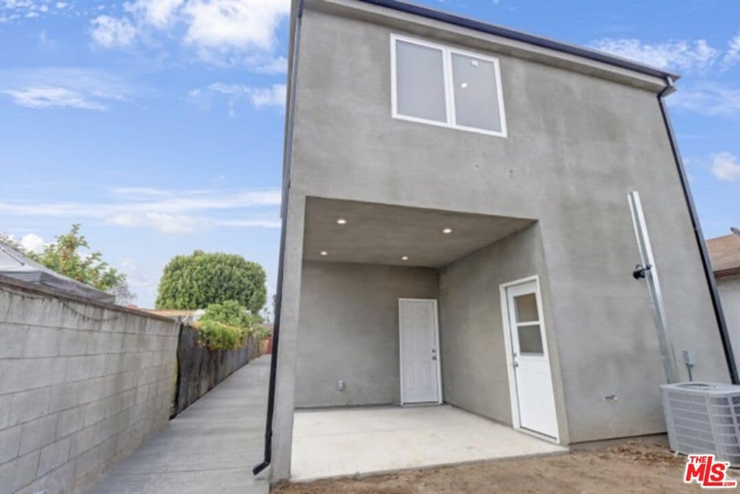 4068 W 102nd St, Inglewood, CA 90304 Condo for Rent in Inglewood, CA