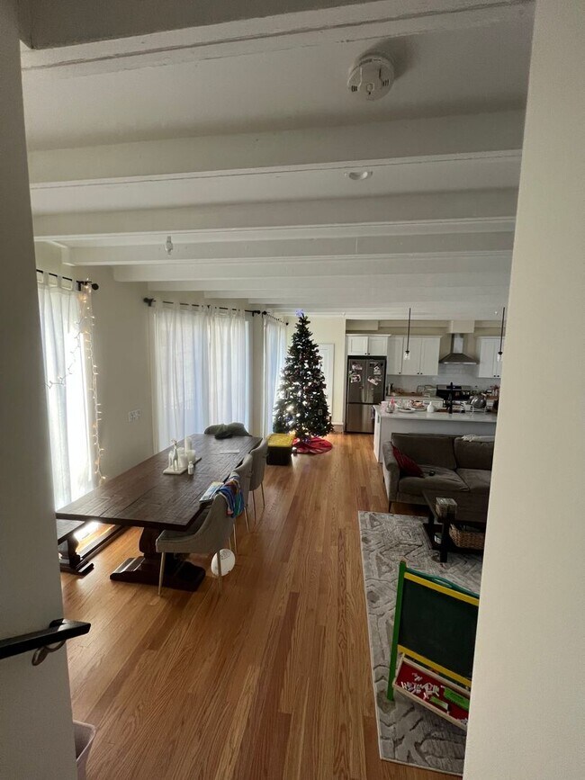 Building Photo - New 3BD 2.5BA