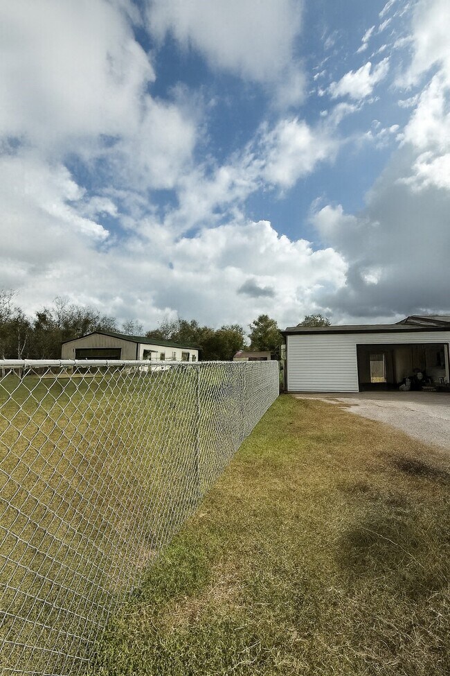 Building Photo - 17319 Wells Dr