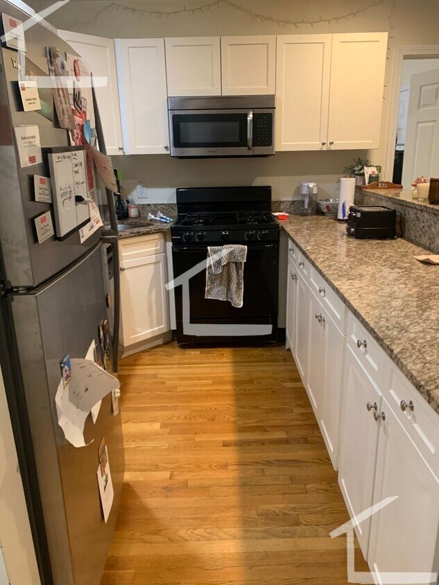 Primary Photo - Nicely updated 3 bed near Coolidge Corner and BU!