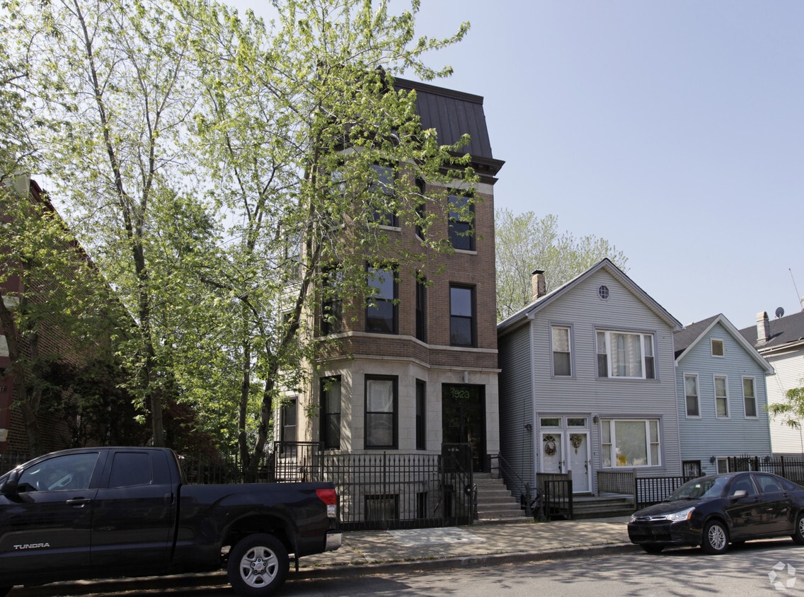 Building Photo - 1523 W Cortez St