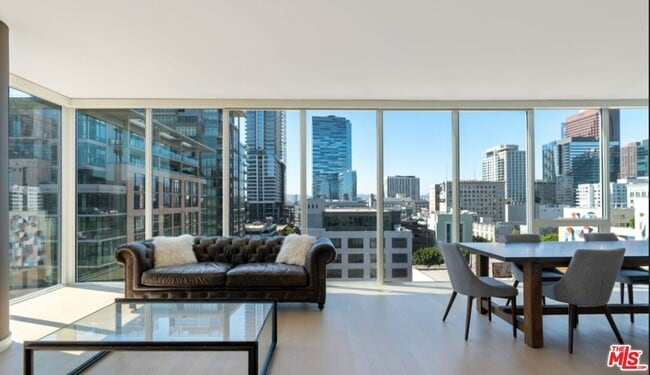 Foto del edificio - 1050 S Grand Ave