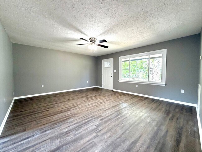 Building Photo - 1710 Cumberland Heights Rd