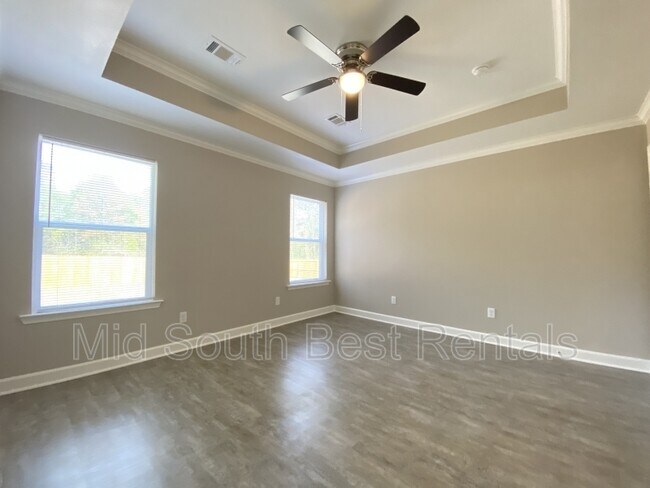 Building Photo - 305 Sparrow Rd
