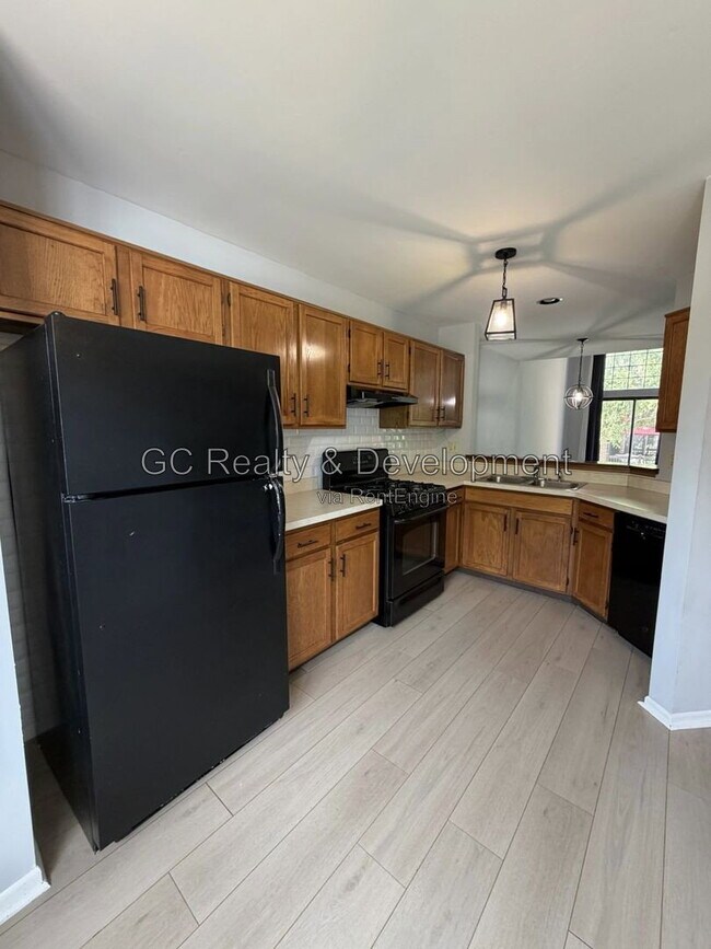 Building Photo - 222 Oak Knoll Ln