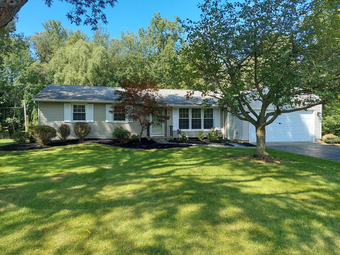 34 Putting Green Ln, Penfield, NY 14526 House Rental in Penfield, NY