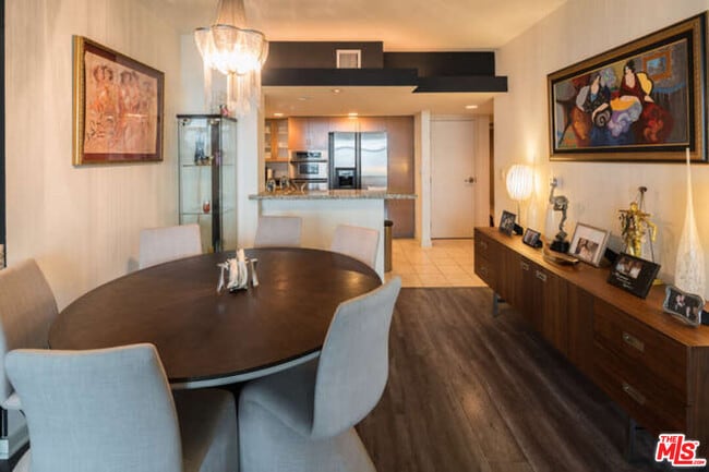 Building Photo - 13700 Marina Pointe Dr