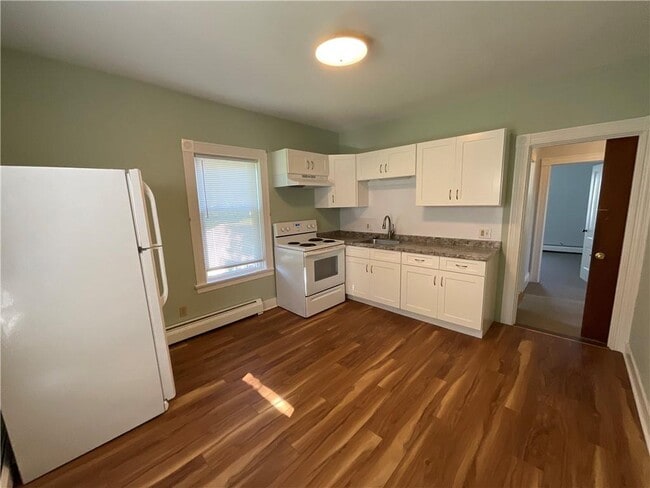 Building Photo - 18 Harmony St