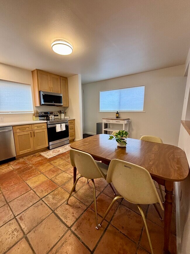 Foto del edificio - 337 D St