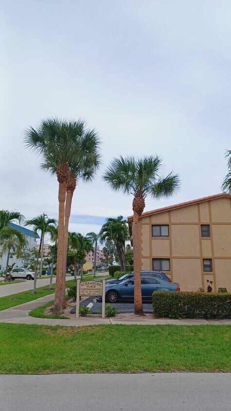 Foto principal - 330 SE 19th Ave
