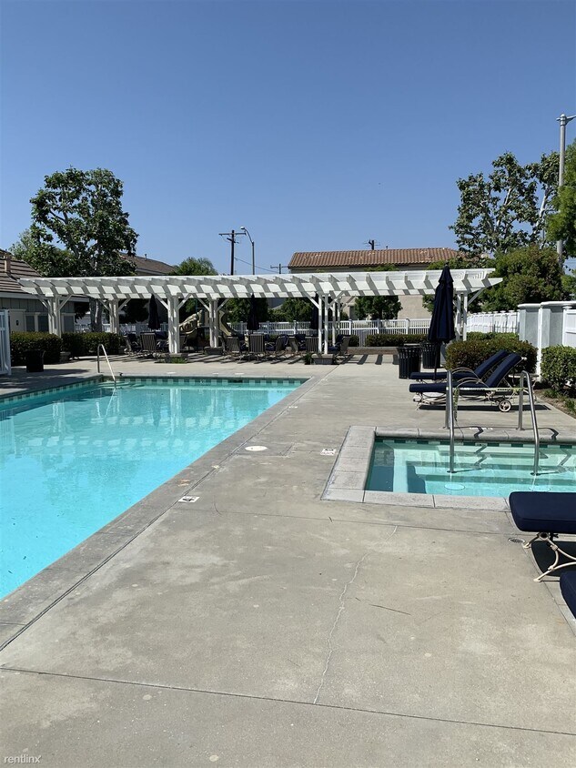 Foto principal - 3 br, 2.5 bath House - 1279 Ivy Terrace