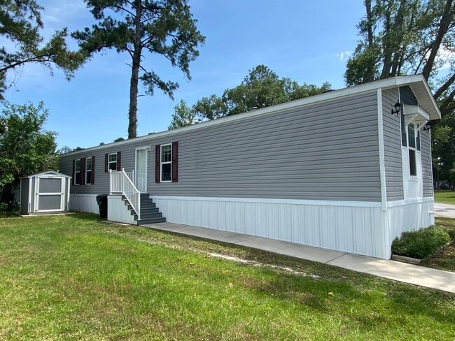 Building Photo - 2607 NE 52 St