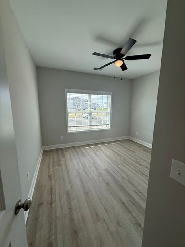 Building Photo - 308 Hillview Mls Blvd