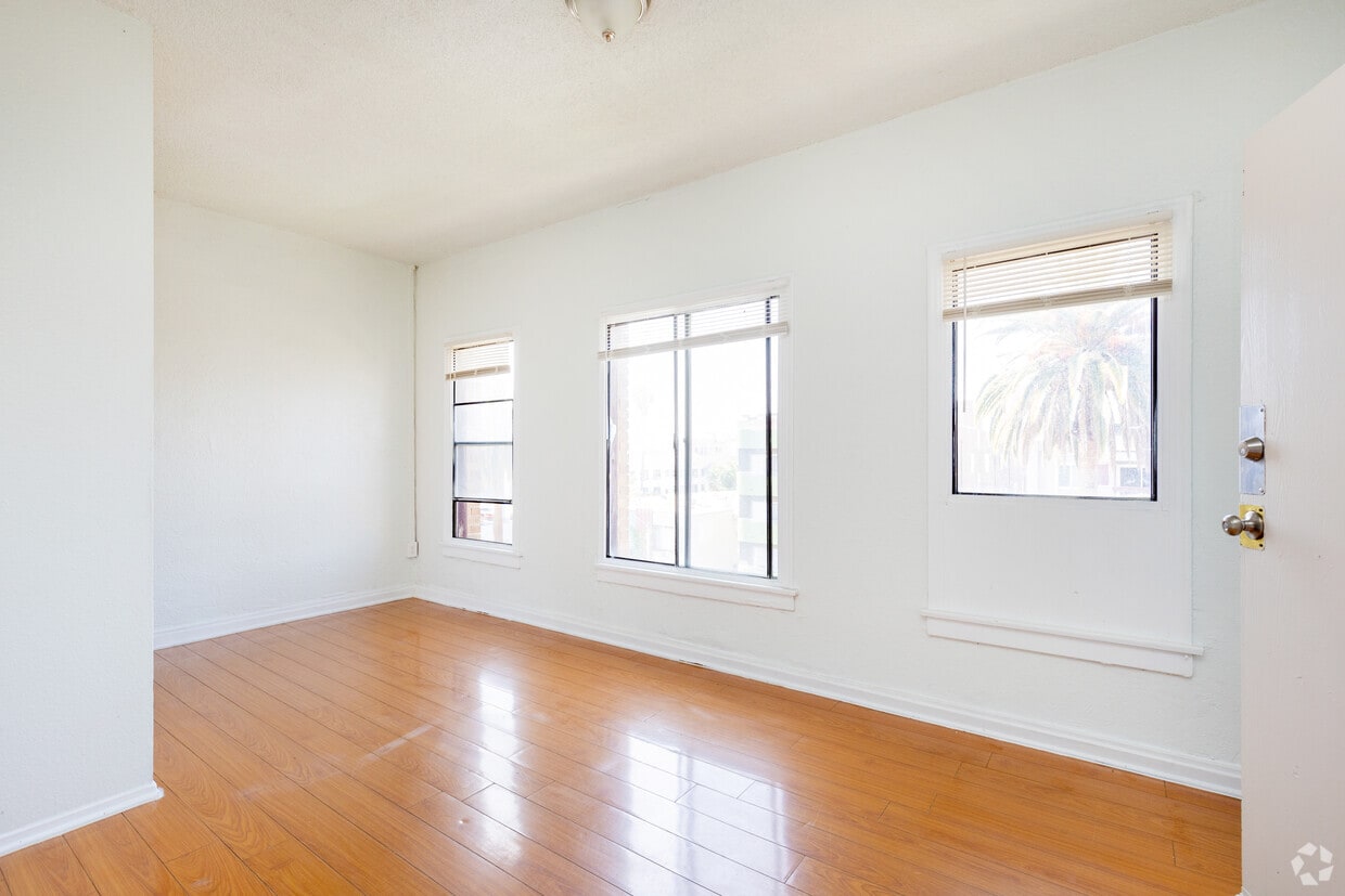 Primary Photo - Leeward Place