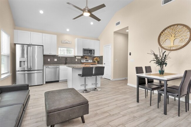 Foto del edificio - 286 Westchase St