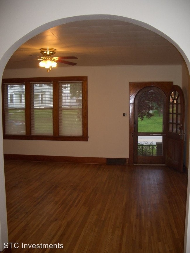 Building Photo - 2 br, 1 bath House - 426 W. Calhoun