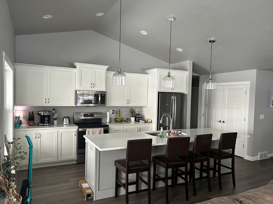 214 Clubhouse Ln, Kimberly, WI 54136 Townhome Rentals in Kimberly WI