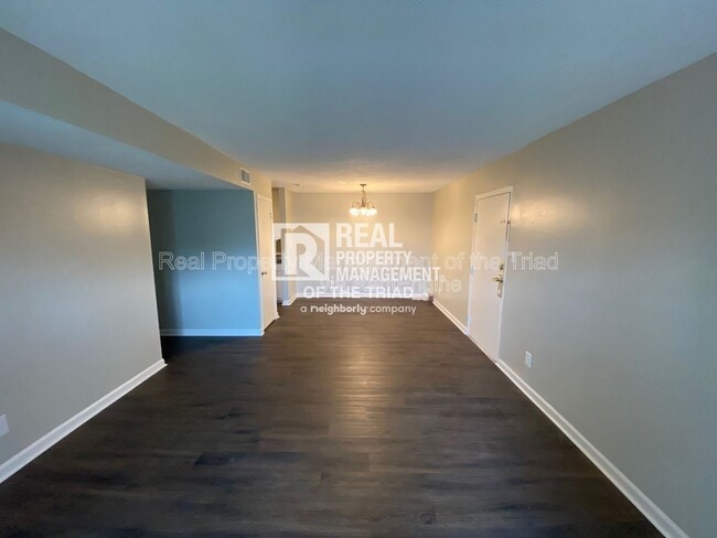 Foto del edificio - 2616 Randleman Rd