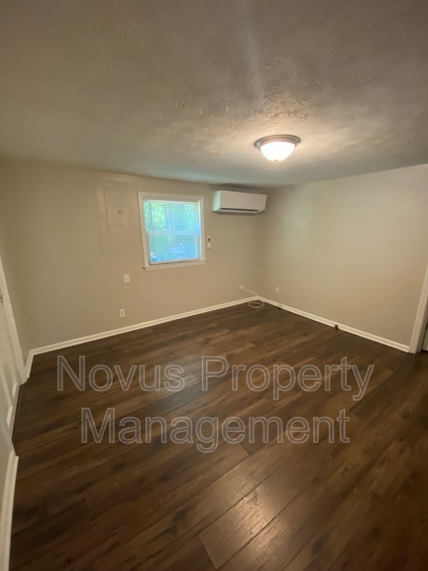 Building Photo - 623 Fertilla St