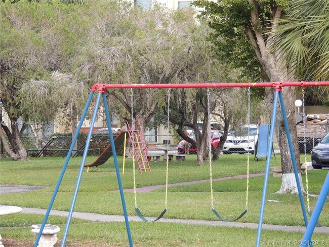 Foto del edificio - 9411 SW 4th St