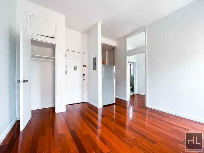 Foto del edificio - GREENE AVENUE / NO FEE / 2-Months Free / Charming Bed-Stuy 1-Bed 1-Bath / Prime Location