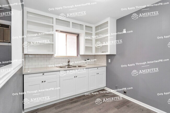 Building Photo - 1902 11th st Unit C